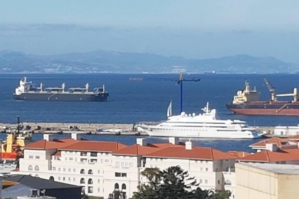 Charming Colonial Flat In Historic Building Leilighet Gibraltar Eksteriør bilde