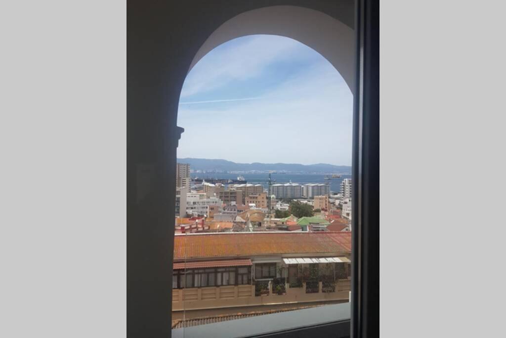 Charming Colonial Flat In Historic Building Leilighet Gibraltar Eksteriør bilde